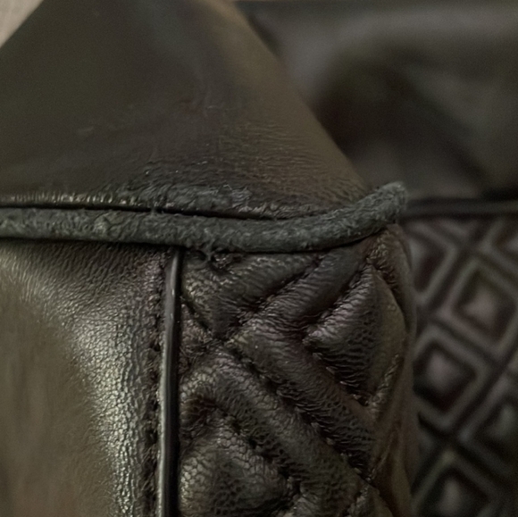 ๐HP๐Tory Burch Genuine Quilted Leather Fleming Tote๐ - Picture 6 of 17